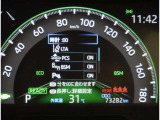 レーンディパーチャーアラートとは車線または走路からの逸脱の可能性を警告すると共に、車線または走路からの逸脱を避けるためのハンドル操作の一部を支援する機能です。詳細は販売店スタッフまでおたずねください。