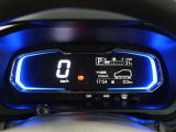 とっても見やすいメーターです。夜間時はラグジュアリーな気分にさせてくれる照明が魅力ですので、夜のドライブも楽しみになりますよ♪