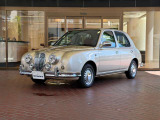 フロントフェイス、ボンネット、ルーフからCピラーを経てトランクへ続くやわらかで優しいフォルム。