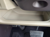 運転席周辺の収納も充実したドライバーズロアポケット。細かな使い勝手にも配慮されています。