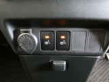 運転席と助手席には寒い時にうれしいシートヒーターが装備されてます。