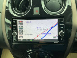 通信ユニット内蔵の日産純正9インチメモリーナビ(MM319D-L)装備、NissanConnectマイカーアプリ対応、オペレーター通話や音声対話検索、スマホアプリと連動などに対応した高機能ナビ。