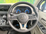 インテリアに合わせたデザインのステアリングは、運転される方のことも考え、運転しやすい形状、大きさです。是非一度、実際に触ってお確かめください。