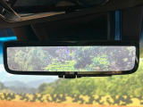 【デジタルインナーミラー】後席の大きな荷物や同乗者で後方が確認しづらい時でも安心!カメラが撮影した車両後方の映像をルームミラー内に表示。クリアな視界で状況の確認が可能です!