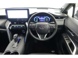 スポーティームード溢れる運転席周りですね。 クイックなドライビングに対応できるよな運転席回りになっています。 ドライブがますます楽しくなりますね!