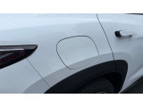 【充電】充電口は運転席側リアについております。