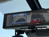 スマートルームミラーを装備しております。バックドアにカメラがついているので荷物を積んでいる場合や人を乗せていても視界良好です