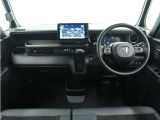 ◆インテリアパネル◆視界広々で非常に運転しやすくロングドライブでも疲れを感じさせないすっきりとまとまったインパネ周りです。