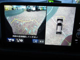 マルチビューカメラで車の周囲を映像で確認できます。駐車場や見通しの悪い交差点などナビ画面に映し出します。