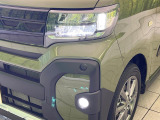 【LEDヘッドライト】悪天候や夜間走行時も良好な視界を確保し安心して運転できる高輝度LEDヘッドライトを装備!点灯速度が早く、消費電力も抑えられています。