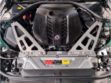 【BMWエンジン】革新的なガソリン・エンジン・テクノロジーによる高性能かつ高効率。レスポンスの良いパワーを発揮。常にスムーズな吸気を実現しアクセル開度にダイレクトに反応しドライビングを楽しく演出。