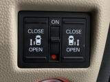 【両側パワースライドドア】両側がパワースライドドアになっており、運転席のスイッチやスマートキーでも開閉が可能です!開口部も広いので乗り降りも楽々♪
