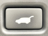 【パワーバックドア】スマートキーや運転席のボタンを押すだけでリアゲートが自動で開閉します!荷物を持っている時や、高い位置にあるバックドアを閉める際に便利な機能です♪