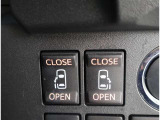 両側電動スライドドアのスイッチ付です。車内からもスイッチひとつで楽にドアの開閉が可能です。電動なので開閉時に力を使う必要がなく、半ドアになることもありません!