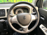 インテリアに合わせたデザインのステアリングは、運転される方のことも考え、運転しやすい形状、大きさです。是非一度、実際に触ってお確かめください。