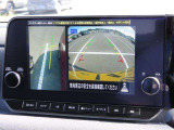 ★アラウンドビューモニター★4個のカメラから得た画像を車両上方から見下ろしたような映像で表示することで、車と路面の駐車枠の関係を一目で確認できます!