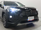 高輝度で点灯速度が速く、しかも消費電力の少ないLEDヘッドライトが装備されています!LEDの明るい光が走行中の視界の確保をサポートして、夜のドライブがより楽しく安全に運転できます♪