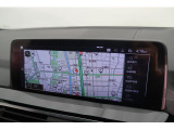【純正ナビゲーション】BMWのナビゲーションは操作性も良く、詳細な地図情報と交通状況を見やすく表示し、快適なドライビングをサポートしながら目的地までナビゲートします。