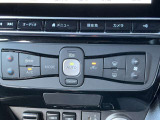 オートエアコンは、温度や風量を自動で調整してくれるため、運転に集中でき、疲労軽減にもつながります。また、車内の温度を一定に保つことで、結露やカビの発生を防ぐ効果もあります。