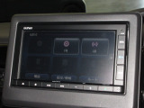 ナビゲーションは純正メモリーナビ(VXM-215Ci)を装着しております。AM、FM、CD、Bluetoothがご使用いただけます。初めて訪れた場所でも安心ですね!