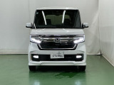 LEDヘッドライトを装備しています。LEDヘッドライトはとても明るく、雨の日や夜間走行も安全・安心です。オートライトコントロール付きで周囲の明るさに応じて自動で点灯・消灯します