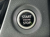 プッシュエンジンスターターです。キーを取り出すことなくブレーキペダルを踏みながらボタンを押すだけでエンジンが始動できます。