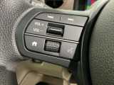 ステアリングにオーディオ操作スイッチが付いています。オーディオ画面に直接タッチしなくても操作が出来ますので、運転に集中できます。