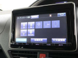 【トヨタ純正ナビゲーション】です!操作も解りやすく、初めての知らない道でも案内してくれます!快適なドライブが出来そうですね(*^_^*)