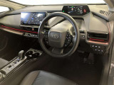 運転席周りのレイアウトをご覧ください。ナビゲーションが綺麗に装着されすっきり収まってますね!
