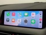 【アップルカープレイ】iPhoneがBMW車両とワイヤレスで接続されます。Apple CarPlayでは、オーディオストリーミングやメッセージングアプリがディスプレイに表示されます。
