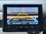 バックでの駐車が苦手な方や運転にあまり自信のない方でも後方の視界をしっかりサポート。安心して車庫入れが出来るバックカメラを装備しています!