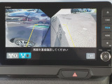 フロントカメラ装備で、左右見通しの良くない路地などでも安心!