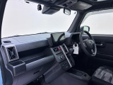 ダイハツのお店では、ダイハツ車を知り尽くしたプロフェッショナルが、専用の診断機器を使って各システムを点検しております。