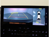 車両の前後左右に搭載されたカメラの映像を合成し、車を上から見下ろしているような映像をミニターに映し出すシステムのデジタルマルチビューモニター搭載!