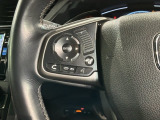 ステアリングにオーディオ操作スイッチが付いています。オーディオ画面に直接タッチしなくても操作が出来ますので、運転に集中できます。