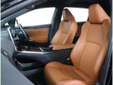 高級感のあるブラウンレザーシート!長時間の運転も疲れにくいフロントシート!体をしっかり支えてくれて運転がしやすい形状です!