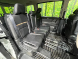 後部座席も気になるようなキズ・汚れやへたり等、大きなダメージはなく、良好な状態です。