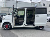 大きく開くドアで乗り降りらくらく☆