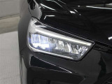 ハイビームで走行中、対向車を検知し操作することなく部分的に遮光する、ADB(アダプティブドライビングビーム)を装備。対向車に眩しい思いをさせることなく、ハイビームの視認性を確保します。