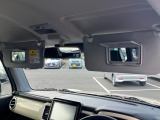 運転席と助手席にはミラー付きサンバイザーを装備☆