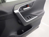 新車時発行のメンテナンスノートもしっかり装備されています。