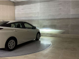 LEDヘッドランプです。十分な明るさを保ちつつも消費電力が少なく、バルブ寿命も長いのが特徴です。瞬時にMAXの光量を発揮するのもLEDならではです。