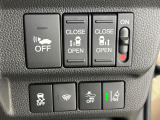 【両側パワースライドドア】スマートキーや運転席のスイッチで後席両側スライドドアの開閉が可能♪電動だから力を入れてドアを開ける必要が無く、小さなお子様でも簡単に開け閉めでき快適です♪