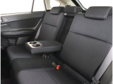 長時間の運転も疲れにくいフロントシート!体をしっかり支えてくれて運転がしやすい形状です!!後部座席もゆったり座れて足元のスペースも広々!ドライブの際は全員が窮屈な思いをせずにお楽しみいただけます!