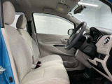 【運転席】シート周りは使用感も少なく、良好な状態となります。丁寧につかわれていたことがよくわかります。