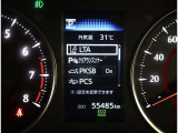 コーナーセンサーを車の前後に装備。障害物までの距離に応じて警告音を変えてお知らせ。縦列駐車時や駐車場・車庫などでの取り回しをサポートします。詳細は販売店スタッフまでおたずねください。