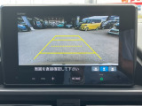バックカメラ装着済!死角になりやすい後方もとても見やすいです☆車庫入れに自信がない方や縦列駐車が苦手な方にも、オススメ装備です!安心度もアップ!