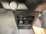 運転席、助手席にシートヒーターを装備。USB電源ソケットも装備しております。