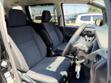 運転席シート廻りは使用感も少なく、良好な状態となっています。前オーナー様が丁寧に使っていたことがよくわかりますね。