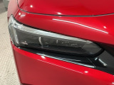 LEDヘッドライトは、点灯の瞬間から最大光量を発揮し、突然暗くなるトンネルなどでの安定感を高めます。